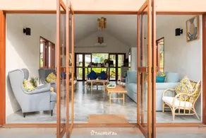 The Little White Bird Traveler Hostel - Image 2