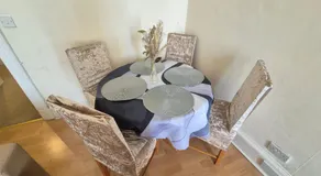 Warm & Welcoming 2-Bed Flat with free parking - Image 3