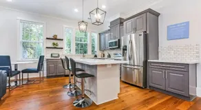 Hosteeva Stunning 4 BR Condo w Pool Steps to St Charles Ave - Image 4