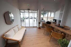 Flisvos Beachfront Apartments - Image 4