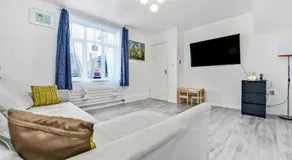 Family House in the Heart of Hanwell with 5 stars! - Image 2