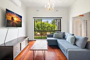 Quiet 2-bed Home in Pascoe Vale South - Image 2