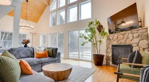 '"Luxury Mountain Getaway'" Sauna, Hot Tub, Massage Chair, Pool Table - Image 2