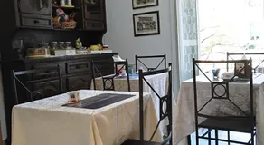 Tucci's Roma Guest House - Image 2