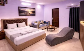 Hotel Comfort Inn, Nangloi, Walking from Metro - Image 4