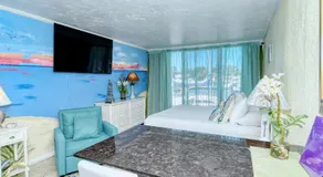 Waterfront Room, Heated Pool, Tiki Bar & Grill ! - Image 2
