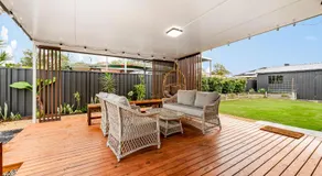 Spacious Beachmere Retreat - Walk to the Bay - Image 3