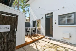 Stylish 2-Bed Townhouse in Leafy Hyde Park - Image 3
