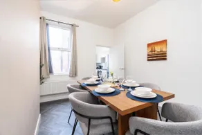 Perfect Booking Stylish 3 Bed Family Home - Image 4