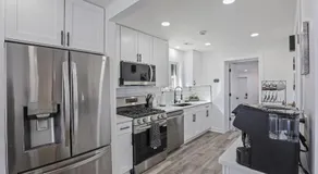 Modern Home Near Rosemont Allstate Arena O'Hare home - Image 5