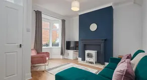 Charming 2-Bedroom House in Darlington - Image 2