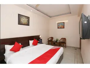 OYO Hotel Samrat - Image 2