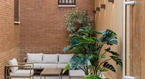 Square Rooms by Charming, cerca del aeropuerto y con un pequeño gimnasio - Image 2