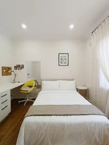 Easy access to city, Parkside family, Free parking - Image 4