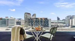 Chic Apartment by Southern Cross FREE Parking - Image 3