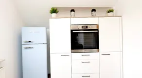 2,5-Zimmer inkl Arbeitsplatz, WLAN & free Netflix, Amazon-Free Parken vollausgestattete Wohnung, 24h Check In - Image 5