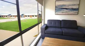 Eastend Studio Apartments - Image 4