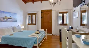 Renata Rooms & Studios - Beachfront, Large Garden & Free Parking - Image 2