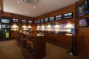 Royal Hotel - Image 5