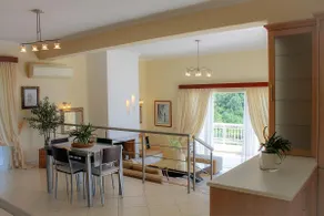 Magnificent villa with panoramic views of the sea - Image 3