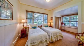 Ola'a House by Volcano Heritage Cottages - Image 2