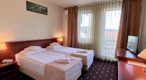 Hotel Seven - Image 2