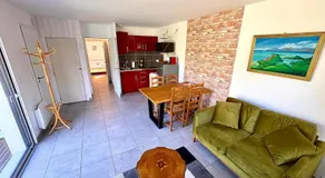 Bright house with garden - Image 2