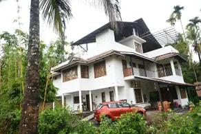 Luxury Homestay - Double Room with Balcony - Image 4