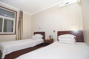 Singer Hotel - Image 2