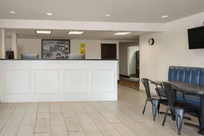 Super 8 By Wyndham Portland/Westbrook Area - Image 3