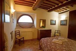 Delightful apartment in old farmhouse with pool - Image 3