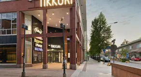 Large Private Room with Glass balcony " Shared Apartment" in Tikkurila Near Helsinki Airport & 24 hours train & bus Bars, restaurants, cafés and supermarkets are all within walking distance- room only - Image 2