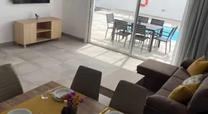 Vuelo, Villa con piscina y barbacoa para disfrutar - Image 4