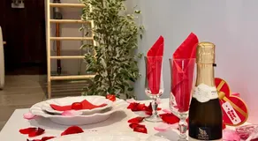 L'Amaryllis, suite romantique Jacuzzi et Parking - Image 2