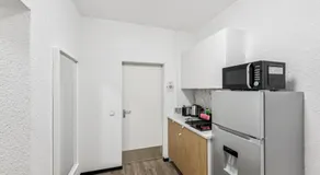 home2stay Apartments in Hanau Wifi Parking Self CheckIn - Image 3