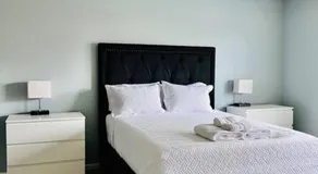 Cozy 3 Bedroom House with Beautiful Fireplace - Image 2