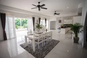 Blissful Tropical Stay at SeaLaVie Villa - Image 2