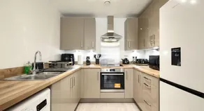 Stylish Well-Furnished Haven. - Image 3