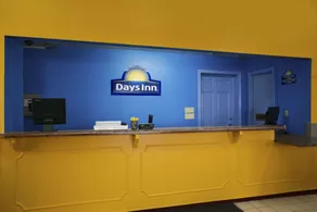 Days Inn by Wyndham Liberty NE Kansas City - Image 3