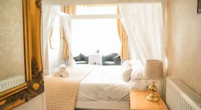 The Clovelly Hotel - Image 2