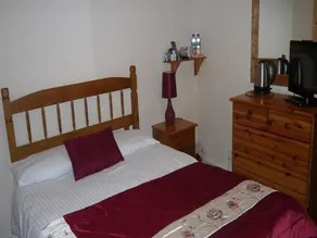 The Grapes Hotel - Image 4
