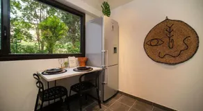 Air-conditioned apartment with private parking - Image 5