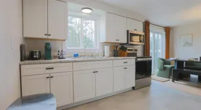 Shoreline Scandi Suite - Townhouse Near Trails - Image 4