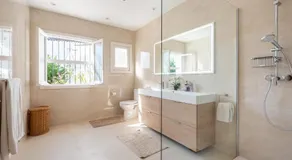 Grande vivenda de luxo com piscina aquecida e uma curta distância de Puerto Banus - Image 2