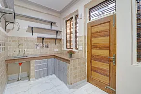 Hotel O Queen House Near Pvr Ansal Plaza Greater Noida - Image 3