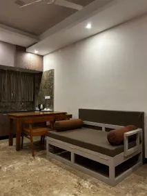 GK Homestays - Luxurious Furnished Apartment - Image 5