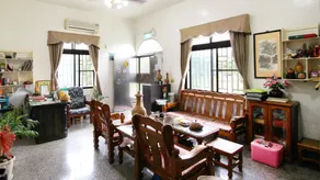 Reny Lake Warm Hostel - Image 3