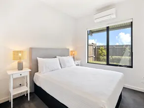 Bright 2-bed Glenroy Home With Courtyard - Image 2