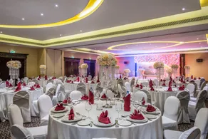 Metropolitan Al Mafraq Hotel - Image 5