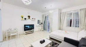 Q04 Luxury studio with balcony near bus stop - Image 2